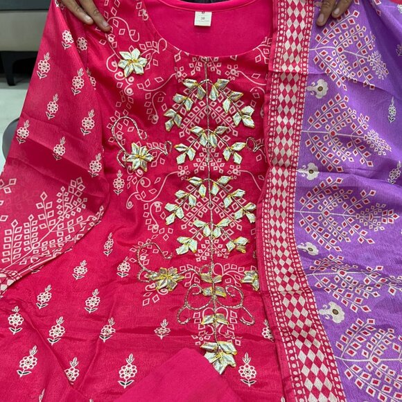 Pure Hand Work & Gota heavy Work Kurti Set - Picture 8 of 11